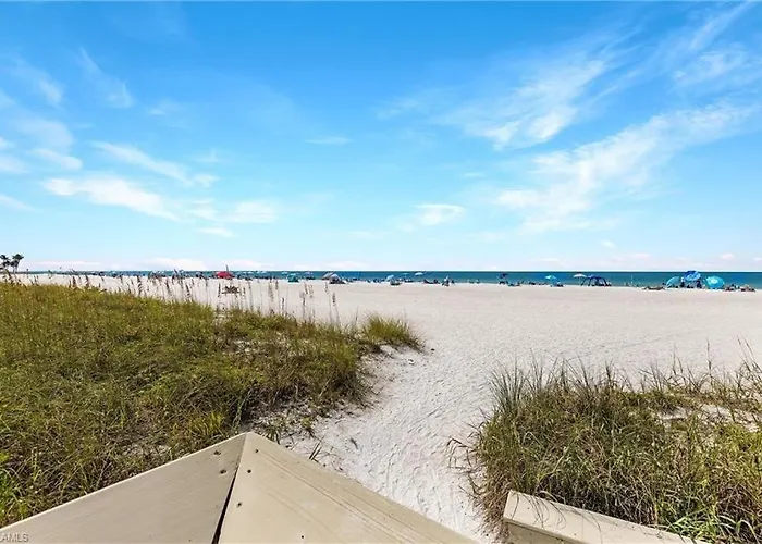 The "Sea-Winds" I Renovated Beachfront 2 Bed 2 Bath Condo Marco Island